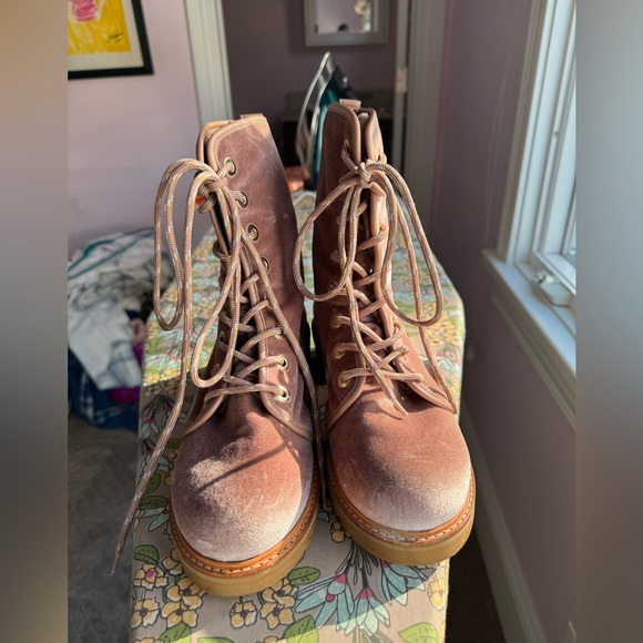 Stuart Weitzman Pink/Mauve Velvet and Leather Combat boot size 8 - Picture 6 of 16
